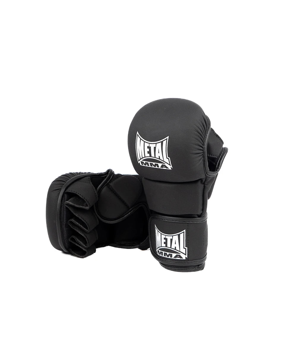 Framifrån MMA Metal Boxe One svarta handskar, knogskydd med injicerat skum