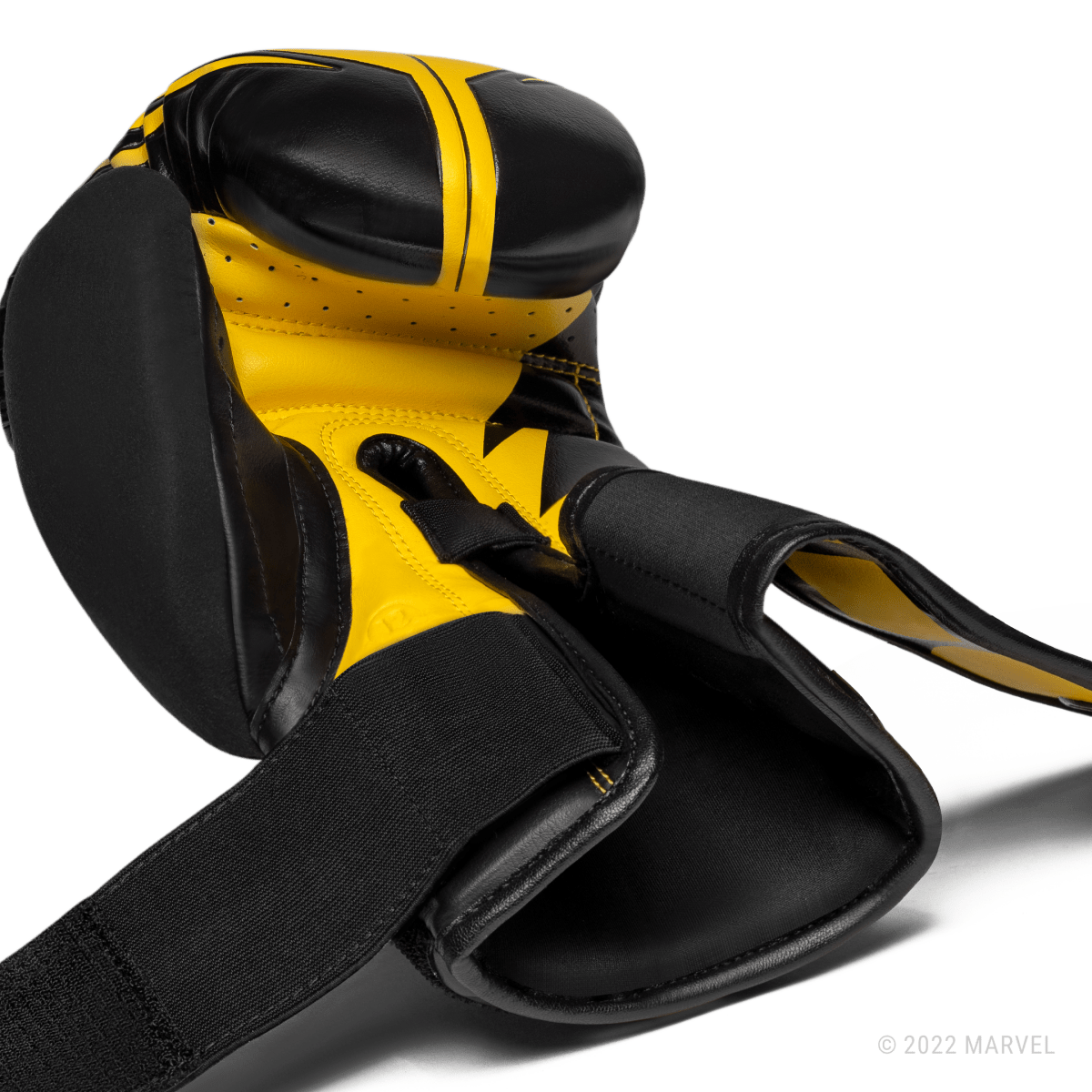 Enkel vy av Marvel Wolverine Hayabusa Vylar Engineered Leather boxningshandske