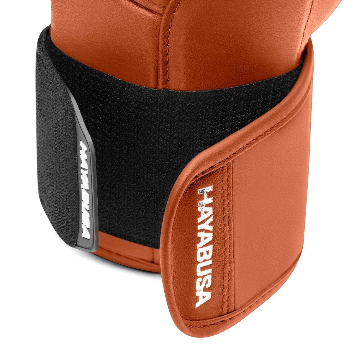 Framifrån av den orange Hayabusa T3 Kanpeki-handsken