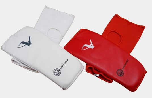 Guantines de Karate Arawaza WUKF | Protecciones Profesionales Shobu Ippon