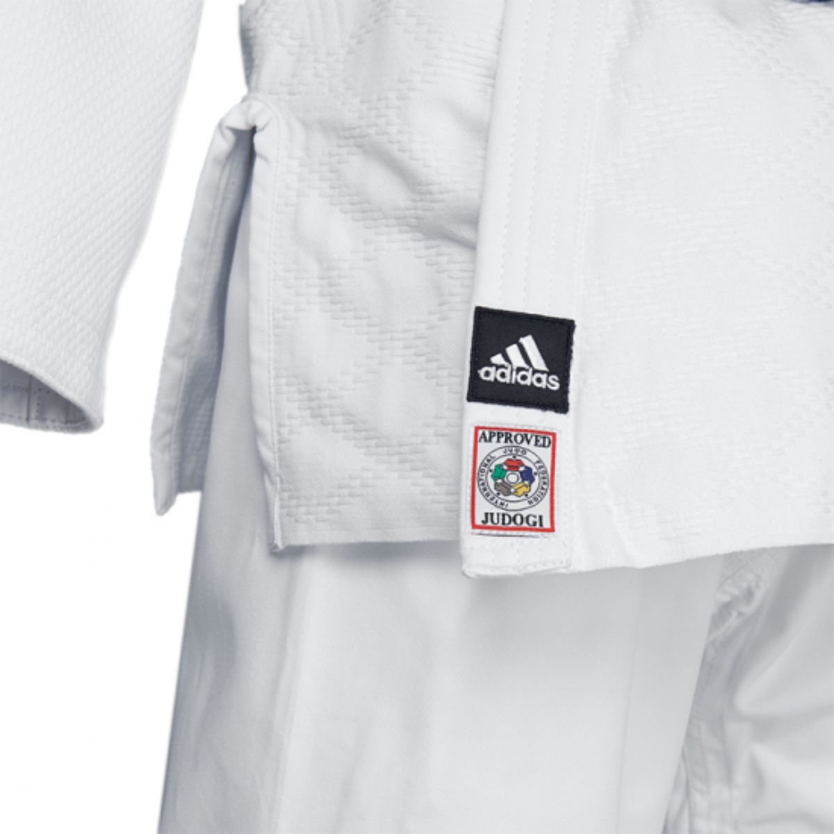 Weißer IJF-zertifizierter Adidas Judogi Champion III mit schwarzen Streifen