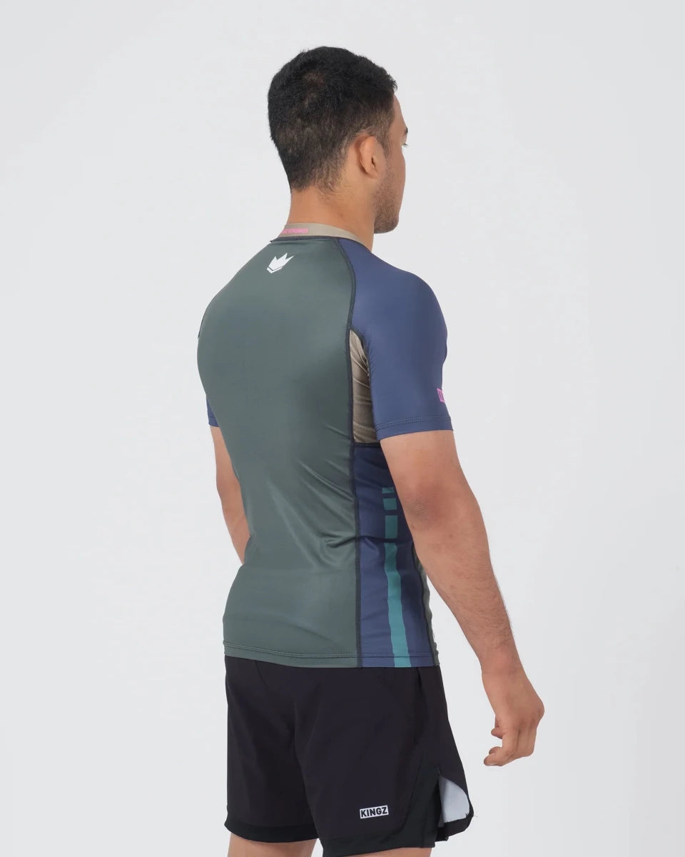 Achteraanzicht van de Kingz Draft-rashguard met gesublimeerde graphics met hoge duurzaamheid