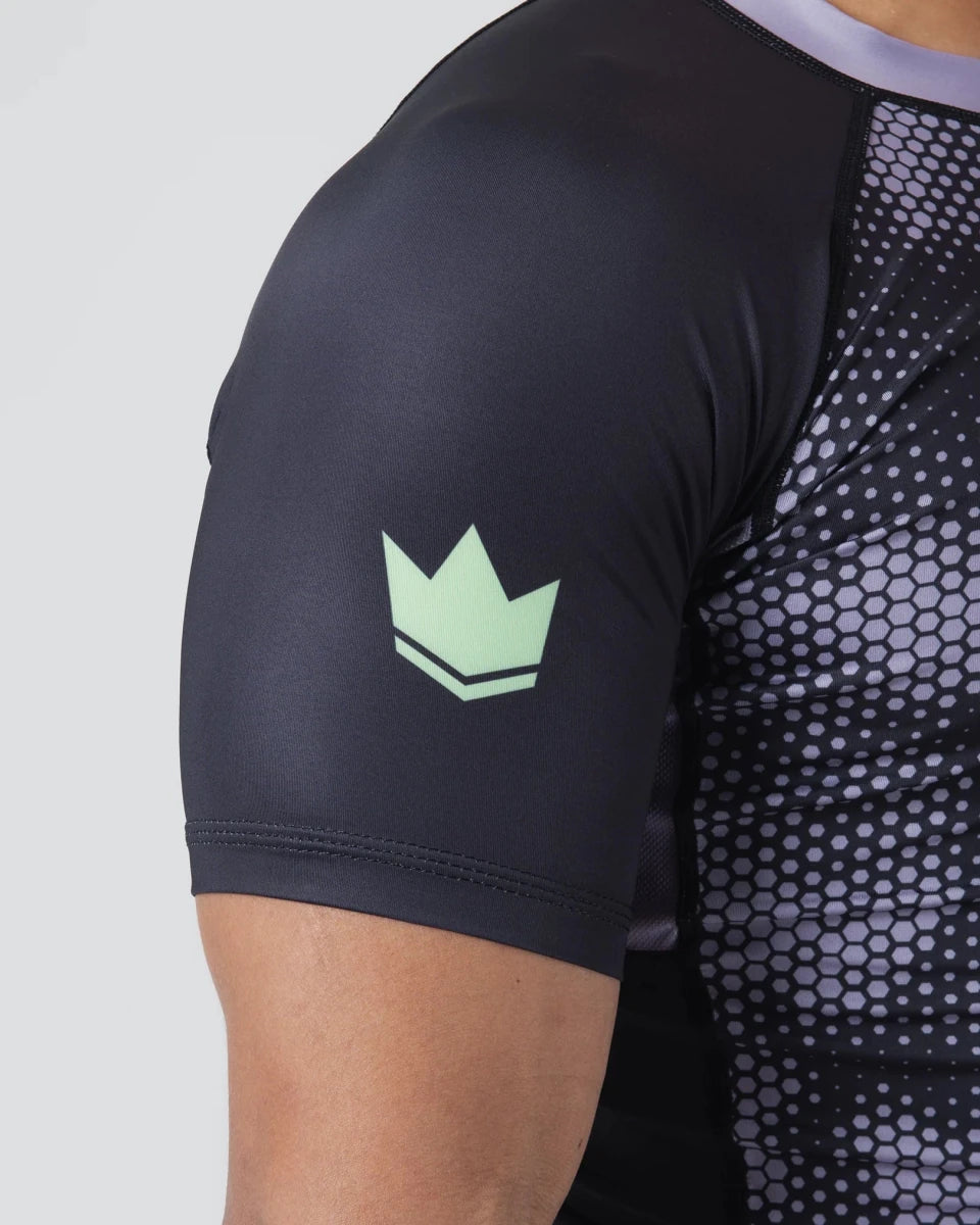 Detail van de stretch technische stof en stiksels van de Kingz Viper rashguard