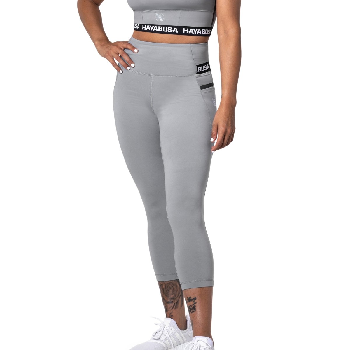 Framifrån av de grå Hayabusa High Rise 3/4 leggings för kvinnor med ergonomisk passform