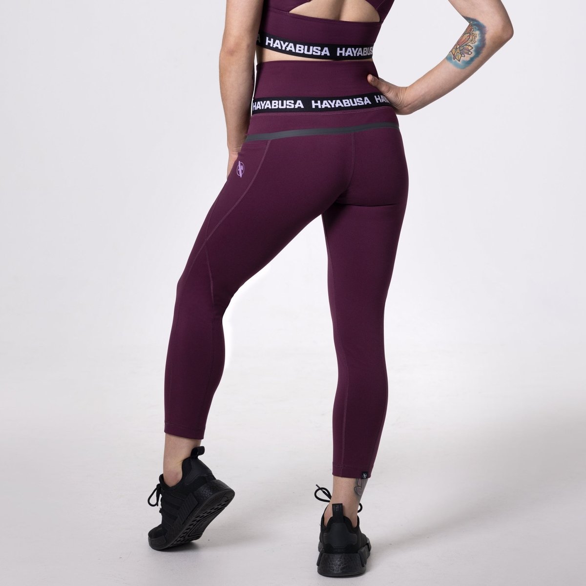 Bakifrån av Hayabusa 3/4 leggings i vinfärg, smörmjukt tyg