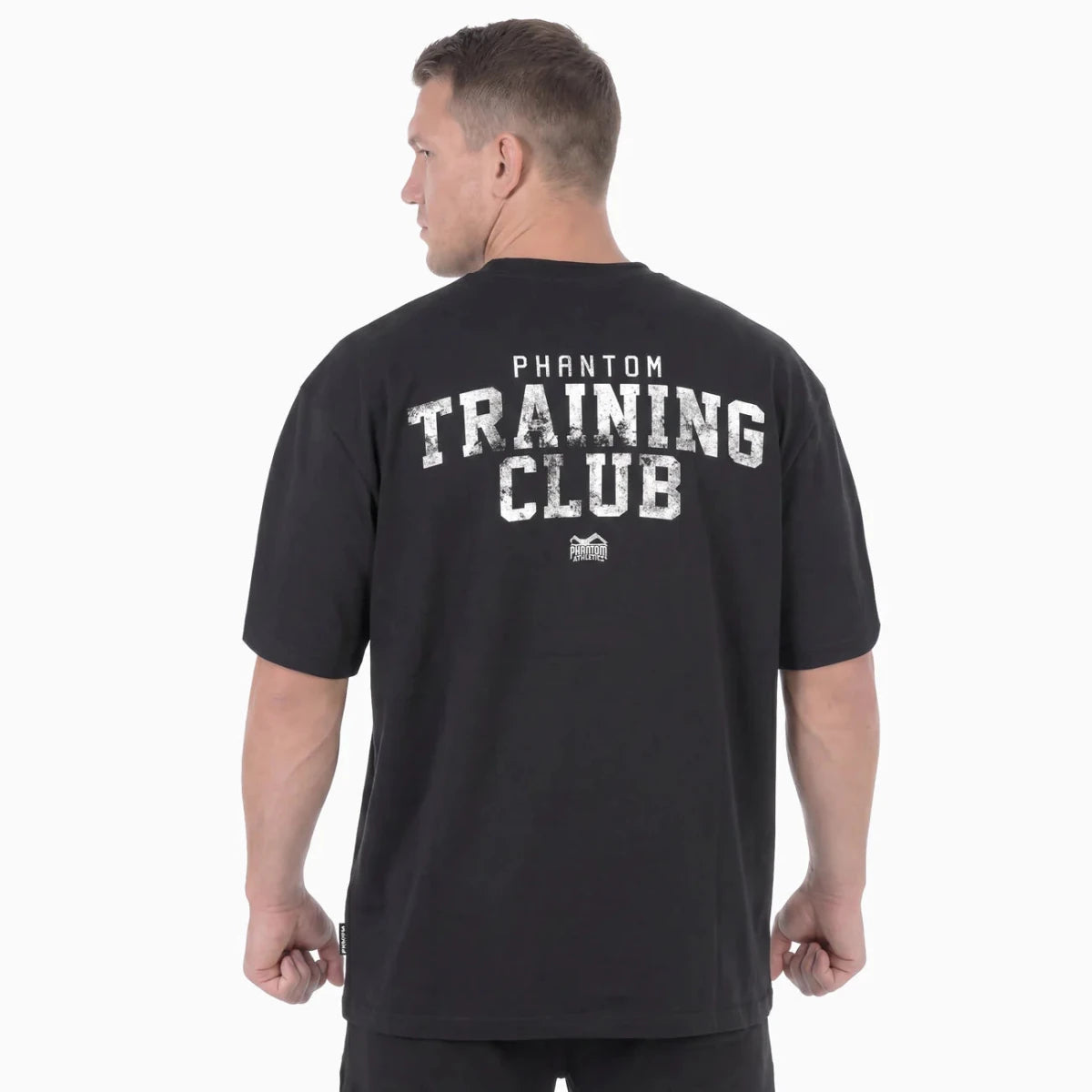 Bakifrån av den överdimensionerade svarta Phantom-t-shirten med den stora Training Club-grafiken på baksidan