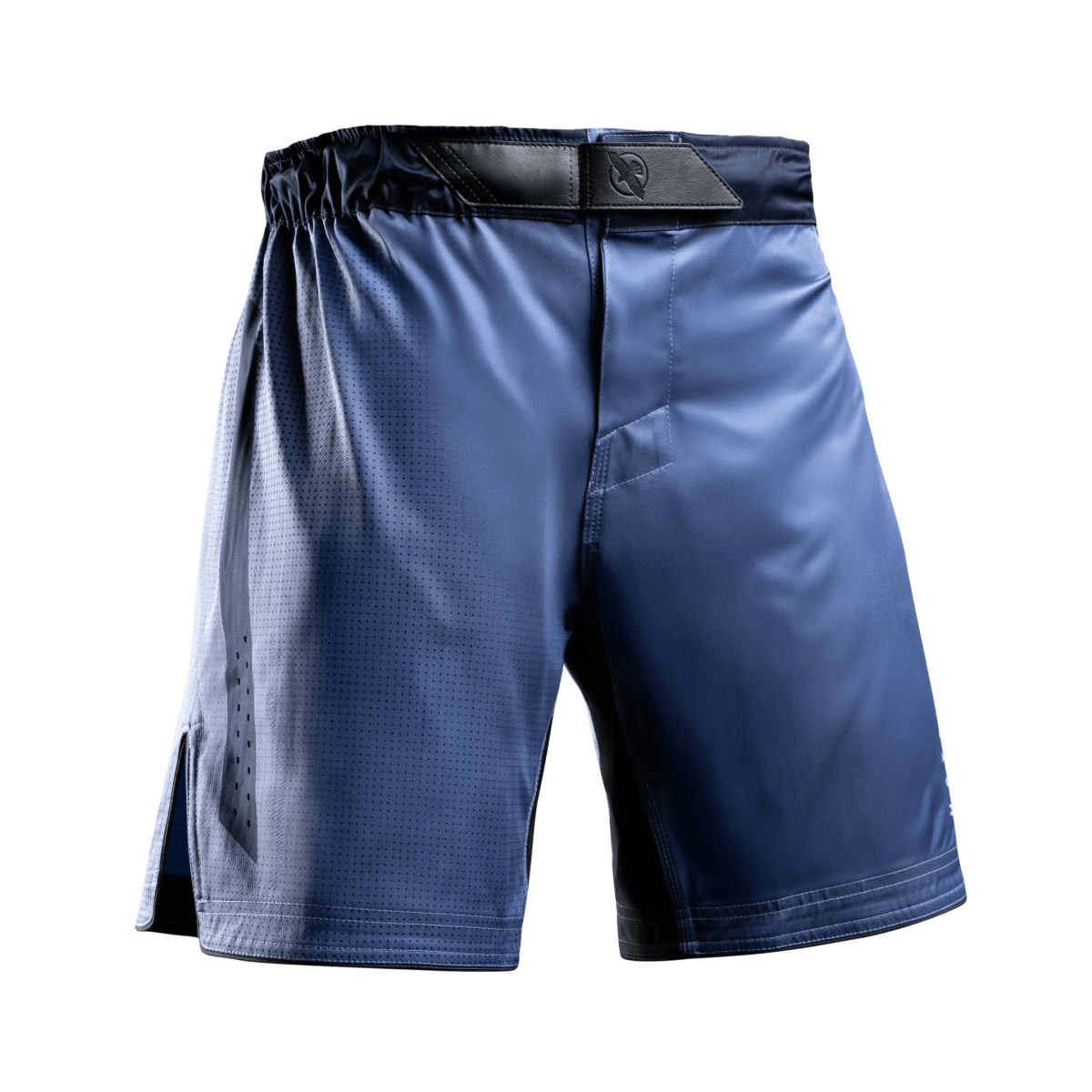 Přední pohled na modré šortky Hayabusa Core 3/4 Thigh MMA, strečové panely na vnitřní straně stehen