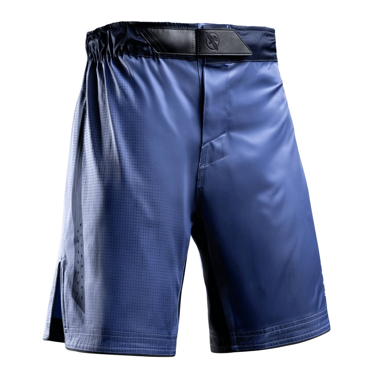 Vooraanzicht van de blauwe Hayabusa Core MMA-shorts over de volledige lengte met siliconen tailleband