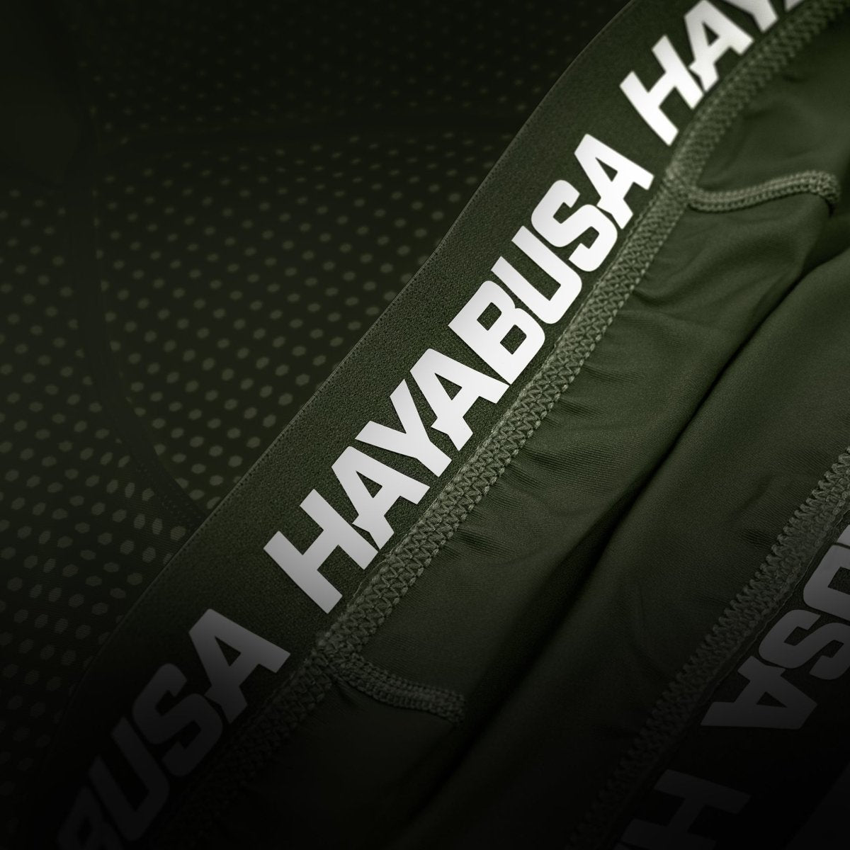 Technisch detail van de Hayabusa-graphics op de groene Vale Tudo-short