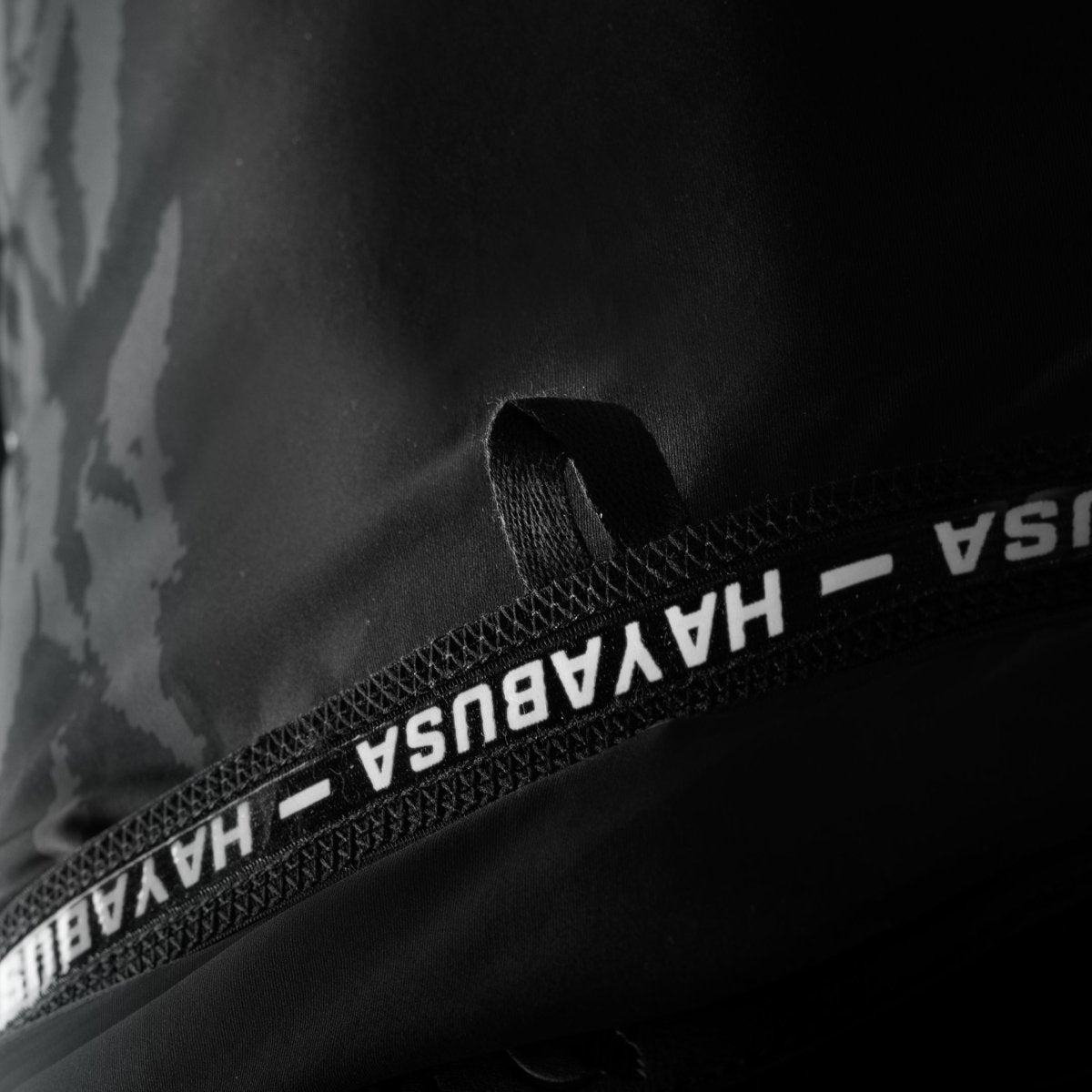 Detail of the silicone edge and flat seams of the black Hayabusa rash guard