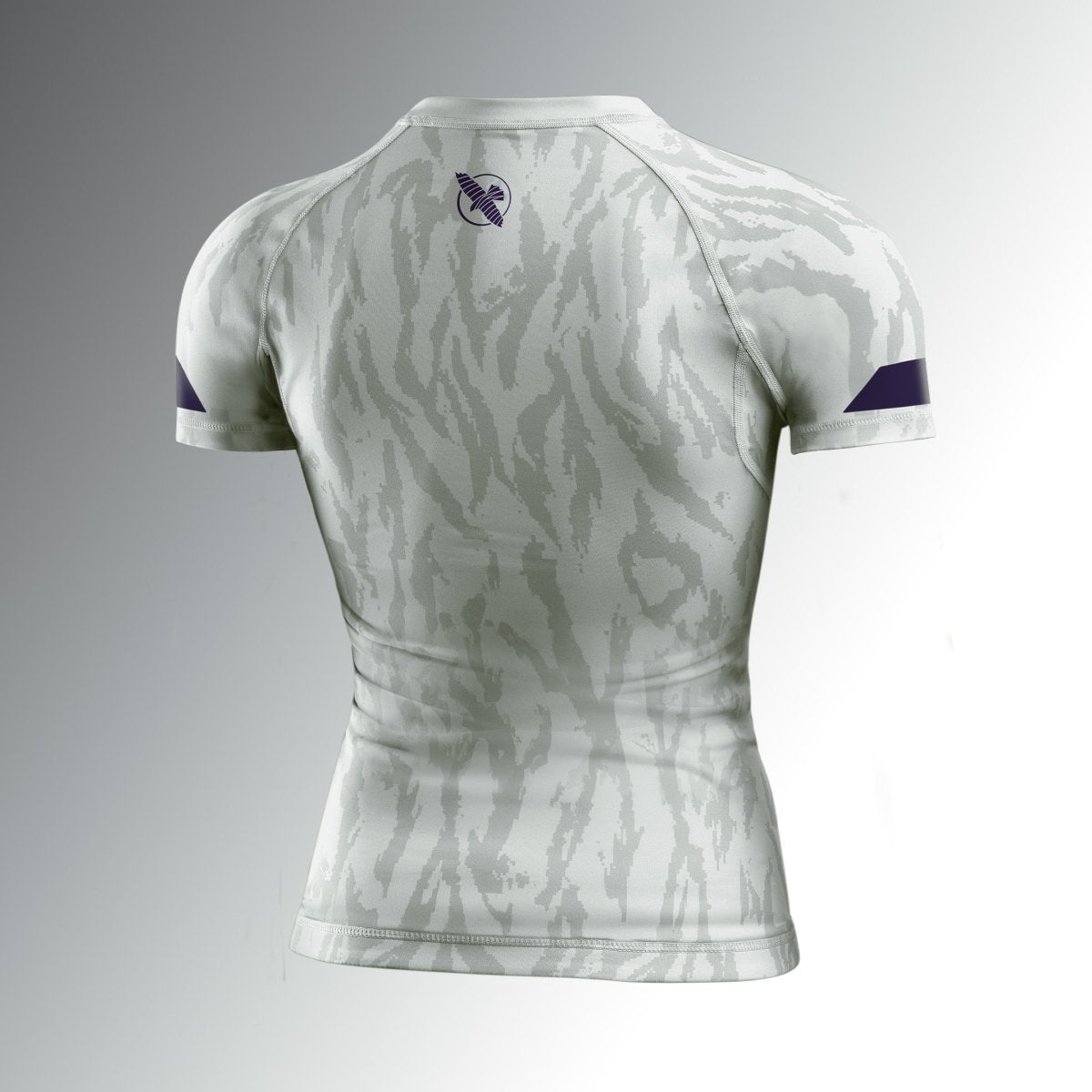 Bakifrån av beige Hayabusa Apex rashguard för kvinnor, ergonomisk design och avancerat skydd